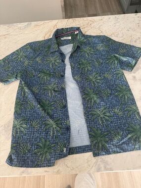 Tommy Bahama Medium Palm Tree Hawaiian Shirt Blue Green Button Up